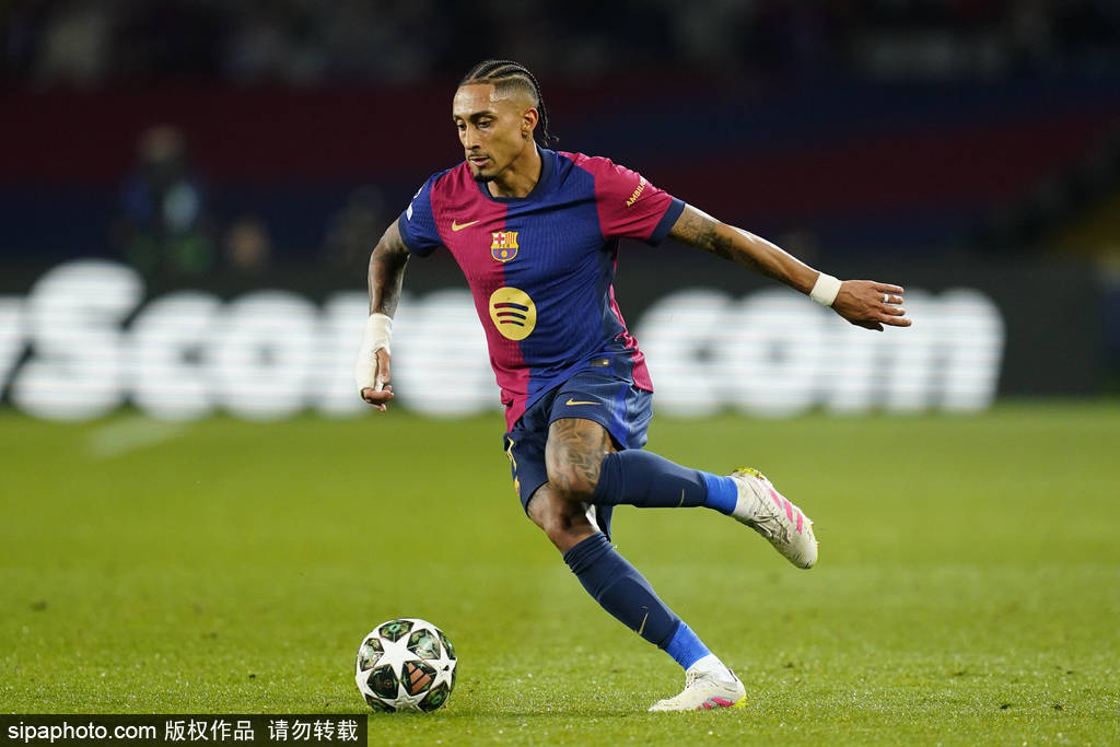 南美洲球会杯_欧冠-莱万2球弑旧主亚马尔拉菲尼亚破门 巴萨4-0多特