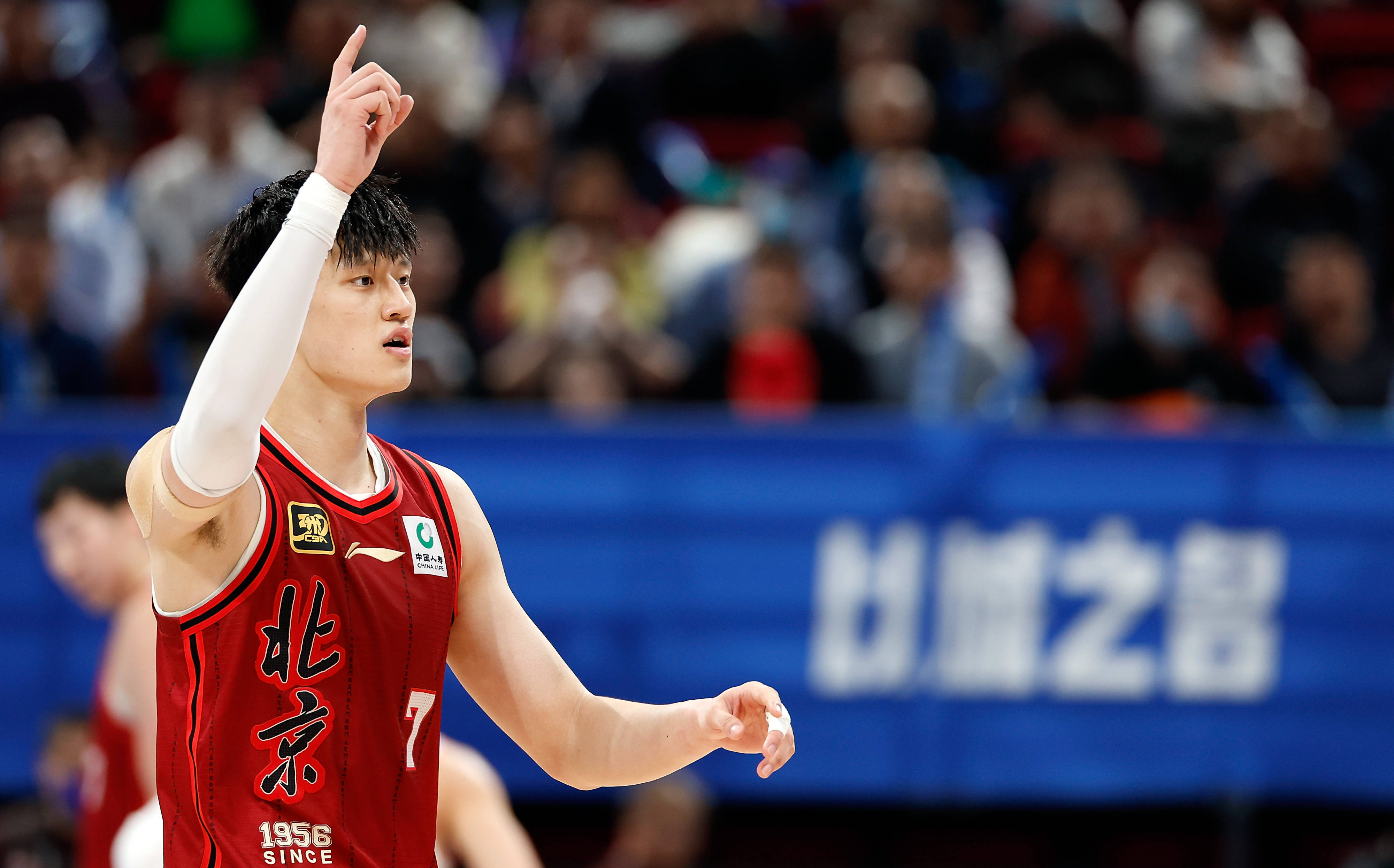 如何申请到皇冠信用_这回有戏如何申请到皇冠信用?鹈鹕队球探:有NBA球队对曾凡博感兴趣