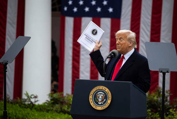 皇冠信用网结算日是哪天_“这是逼中国放弃美债皇冠信用网结算日是哪天，特朗普搬起石头砸自己的脚”