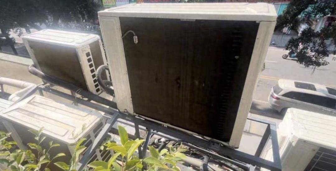 WNBA篮球投注_广东一女子家里太热WNBA篮球投注，发现阳台外被挂了12台空调外机