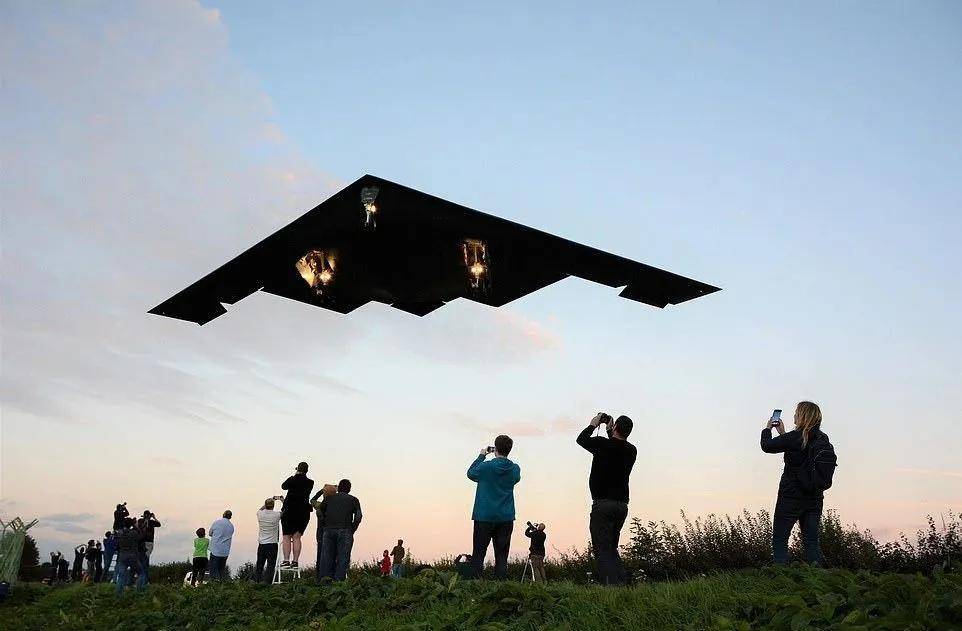 Lyon (Banega) Esports_B-2横穿中国轰炸伊朗Lyon (Banega) Esports，中国雷达没有发现？这是正常人想出来的？