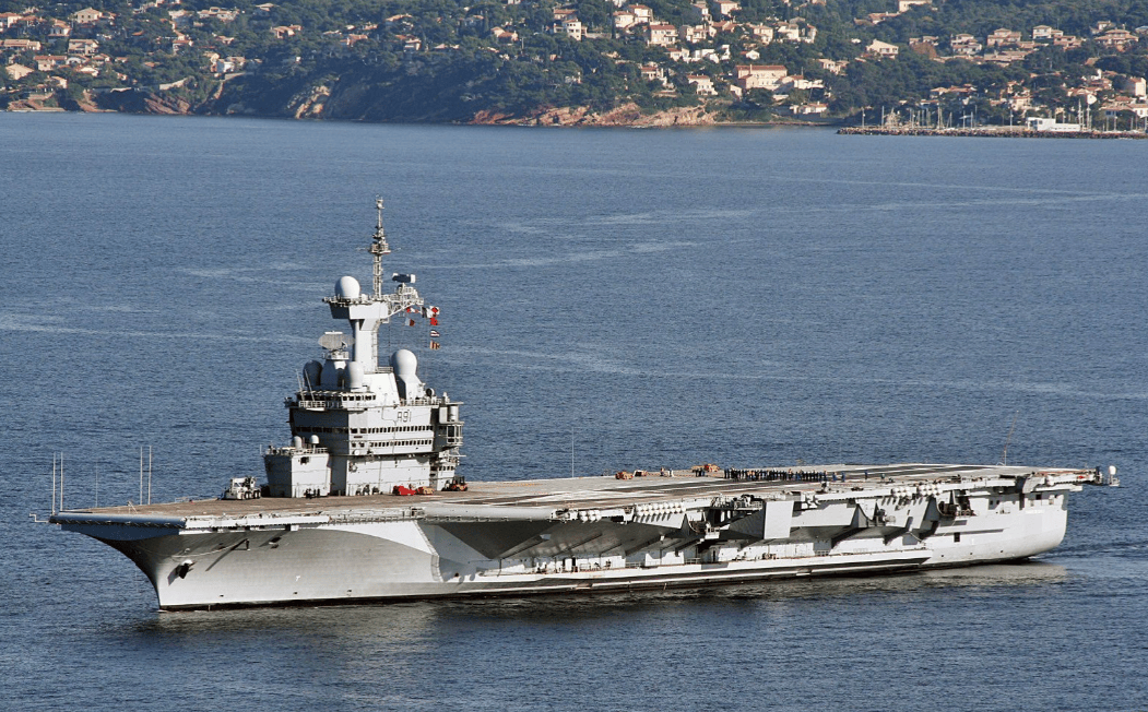 皇冠welcome注册账号_法国航母刚进入南海皇冠welcome注册账号，迎面遇上40艘中国军舰？法高官称做好开战准备，比美舰受尊重