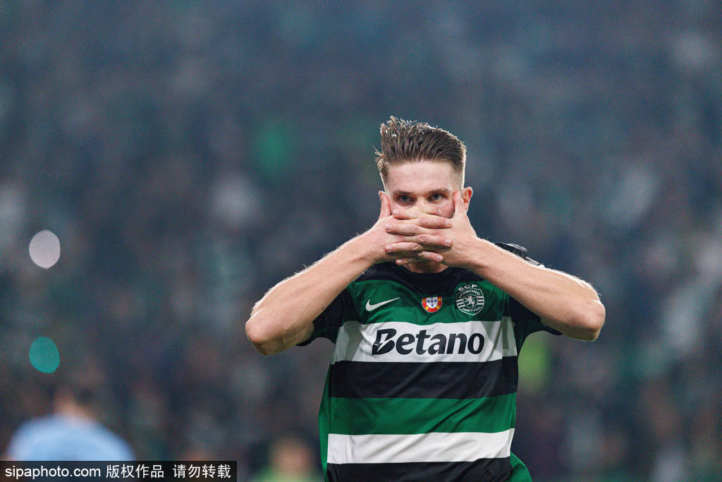 皇冠皇冠足球平台_曼联拒绝瑞典神锋皇冠皇冠足球平台，阿森纳成最大赢家？转会内幕大揭秘