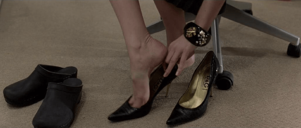 皇冠信用盘注册开户_年轻人正在用丑鞋踹翻全世界