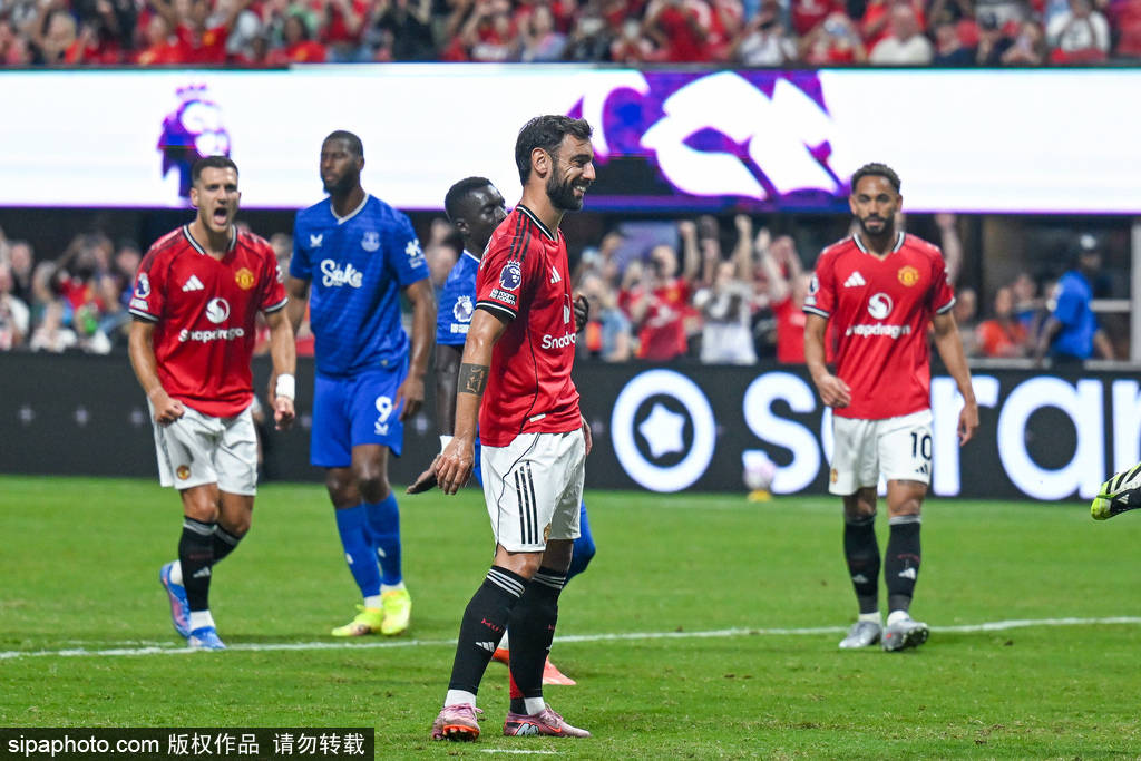 皇冠足球平台在哪里注册_曼联新援姆贝乌莫首秀惊艳皇冠足球平台在哪里注册，阿莫林盛赞其表现