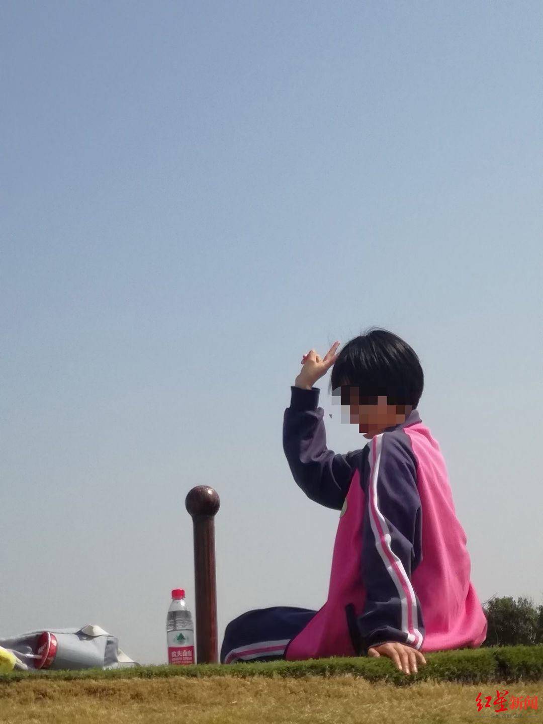 如何申请到皇冠信用网_高一女生军训第三天倒地后死亡如何申请到皇冠信用网，家属：她以前在篮球队，体质不差