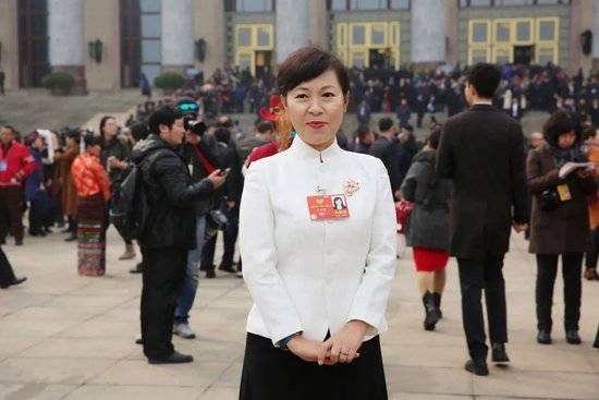 皇冠信用网在线注册
_正部级美女大员被查!千万华服堆满多套住宅皇冠信用网在线注册
,化妆团队提前数小时待命~