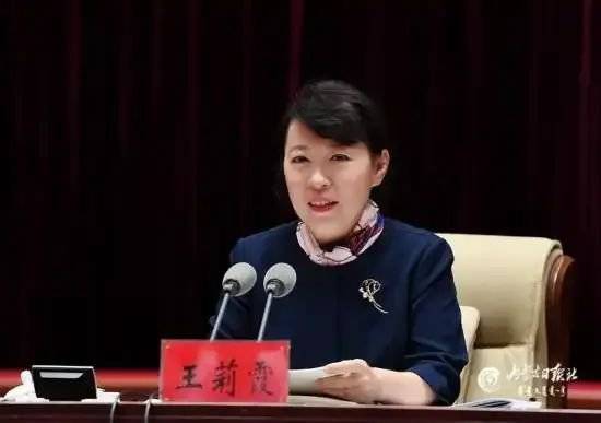 皇冠信用网在线注册
_正部级美女大员被查!千万华服堆满多套住宅皇冠信用网在线注册
,化妆团队提前数小时待命~