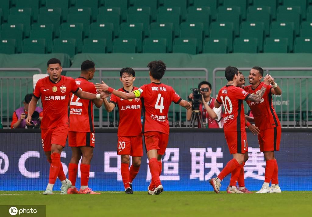 皇冠代理登录地址_争冠渺茫皇冠代理登录地址！中超-莱昂纳多戴帽 国安2-3海港遭3连败