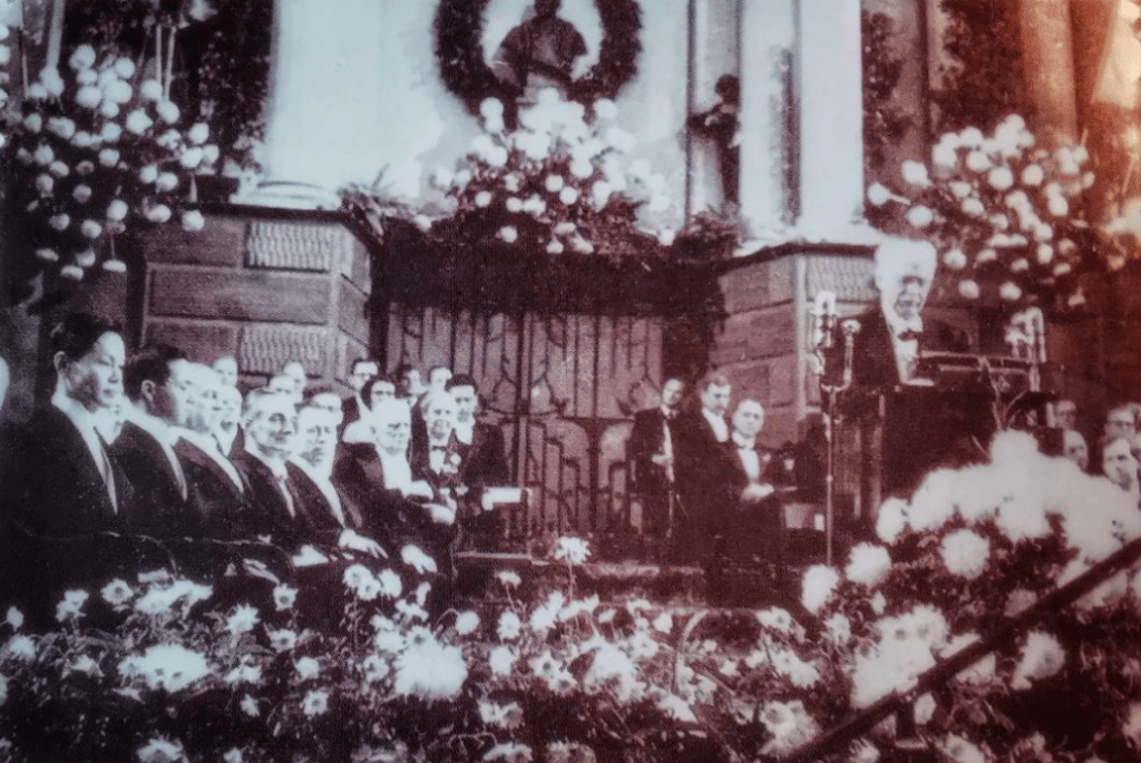 信用网皇冠申请注册
_独家|友人追忆杨振宁:信用网皇冠申请注册
他没能二度获诺奖是一个遗憾