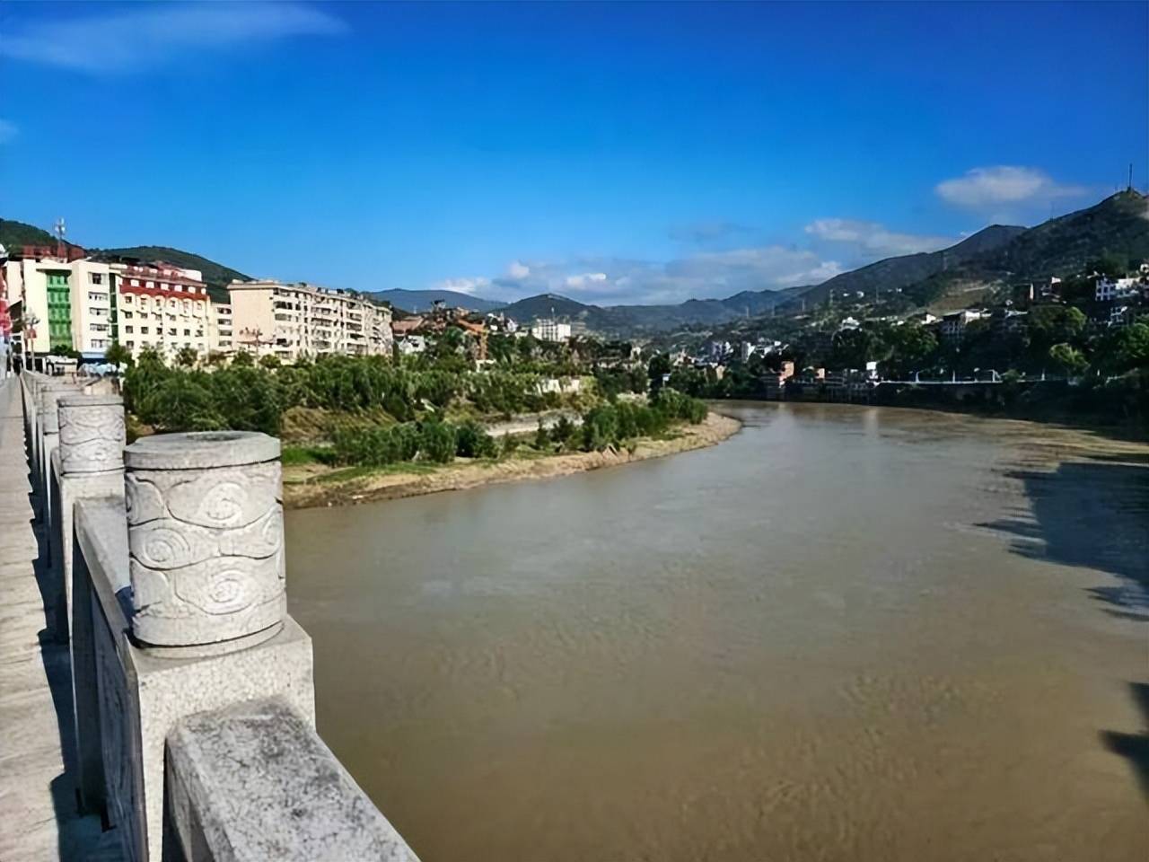 如何申请皇冠信用盘_陕西新郎婚礼前跳河身亡如何申请皇冠信用盘，家属不追责，表姐称其接亲遭指责，女方已退彩礼六金