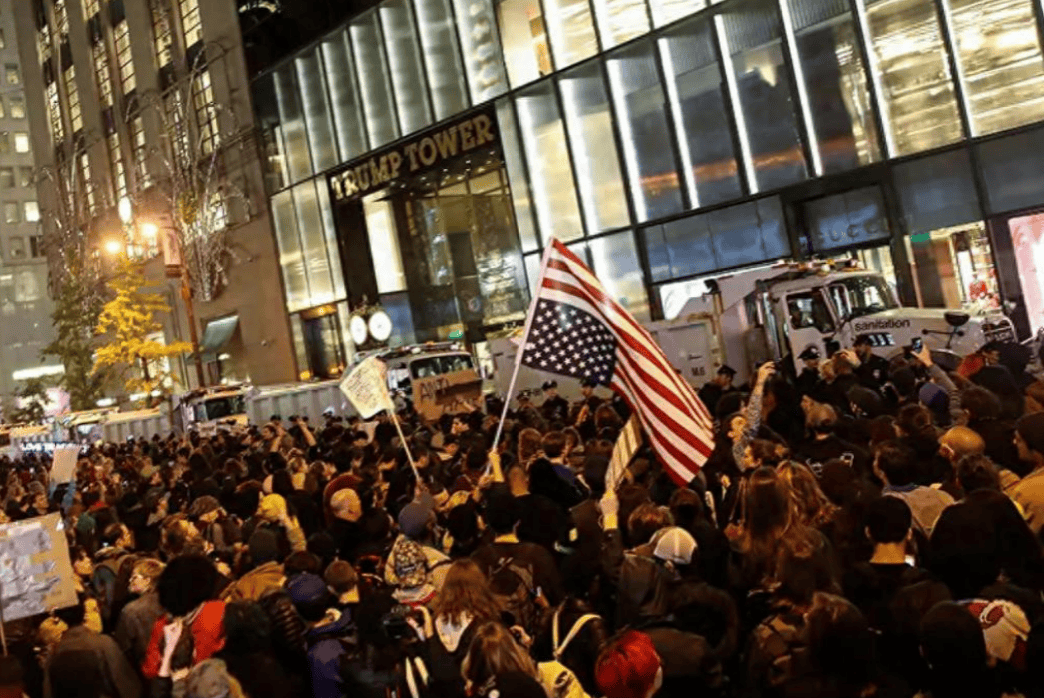 皇冠信用网在线开户_全美50州揭竿而起皇冠信用网在线开户，要求特朗普立刻下台，中国这一招美国招架不住