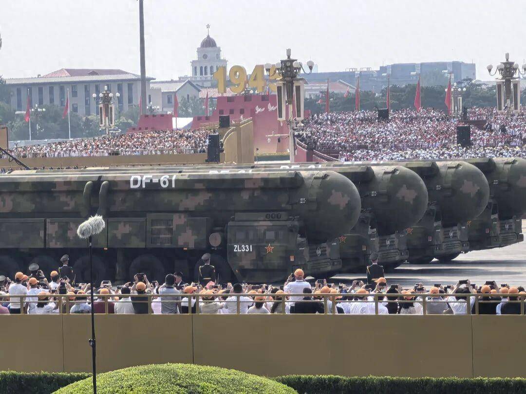 皇冠登3代理_乌军少将：别等到战场上再认清皇冠登3代理，93阅兵上中国装备到底有多强大！