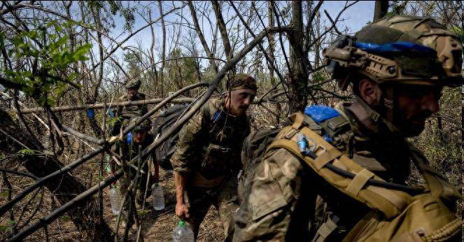 皇冠信用网在线开户_红军城大势已去皇冠信用网在线开户，乌军士兵倒戈投俄后，公开宣布泽连斯基才是乌克兰的敌人