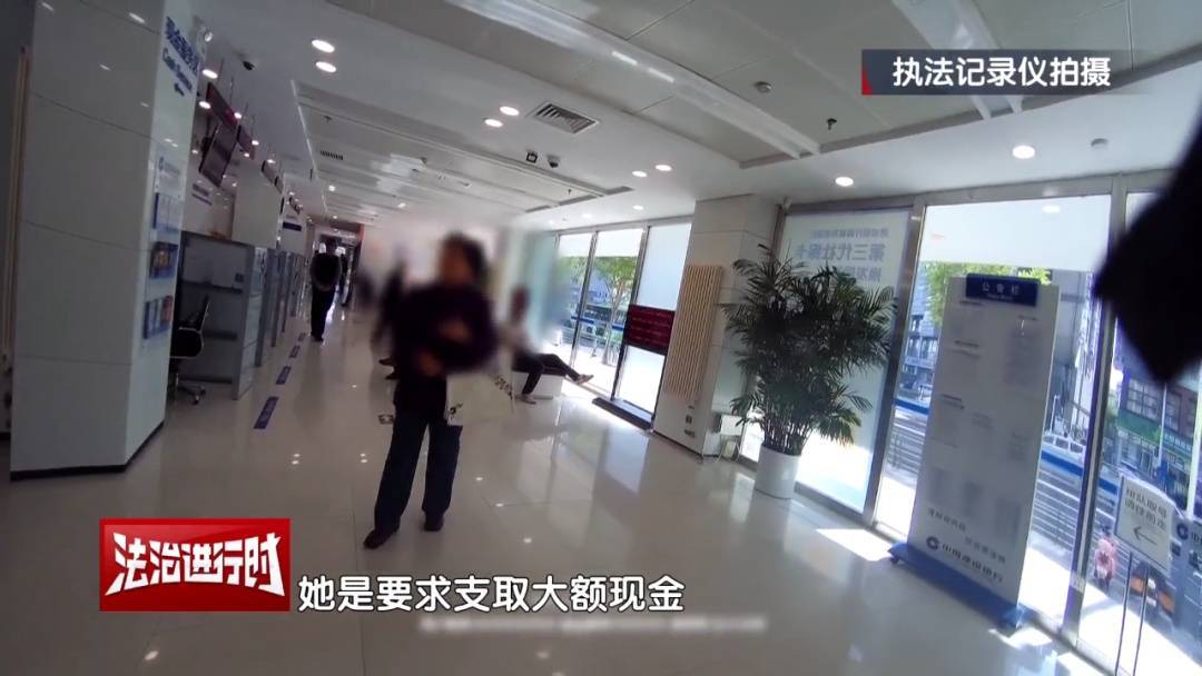 皇冠登3平台出租_大妈对北京警察说：枪毙我都不怕皇冠登3平台出租！北京警察：我们是来救你的！