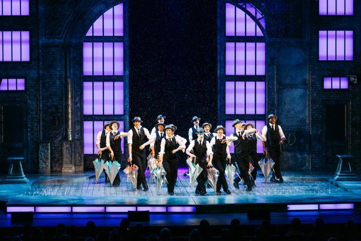 体育皇冠信用網_每场演出要用6吨温水体育皇冠信用網，原版音乐剧《雨中曲》将在成都上演