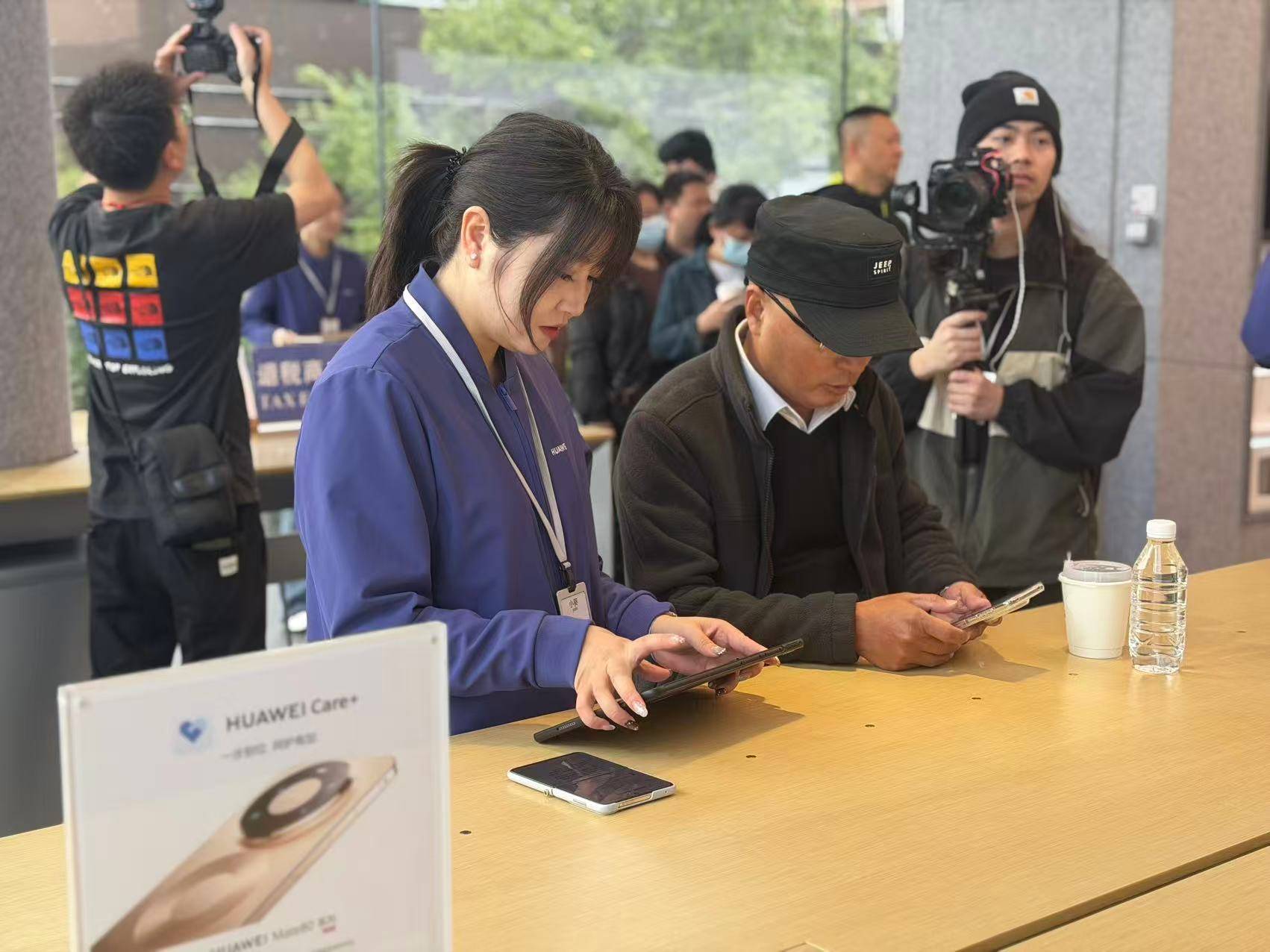 皇冠信用盘登_直击华为Mate 80系列开售首日：排队热皇冠信用盘登，Pro Max版本最受欢迎