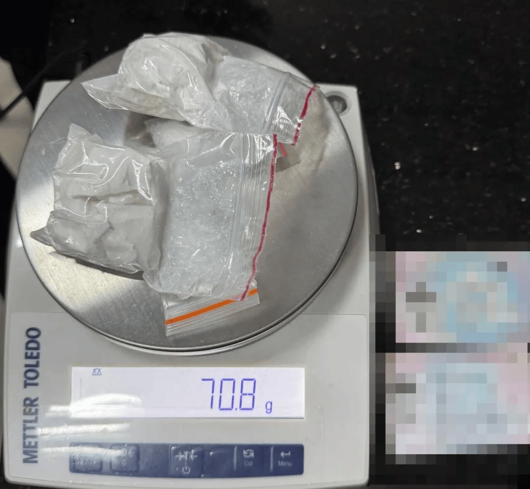 如何代理皇冠信用_这你真兜不住如何代理皇冠信用!男子裤裆藏毒70余克被查