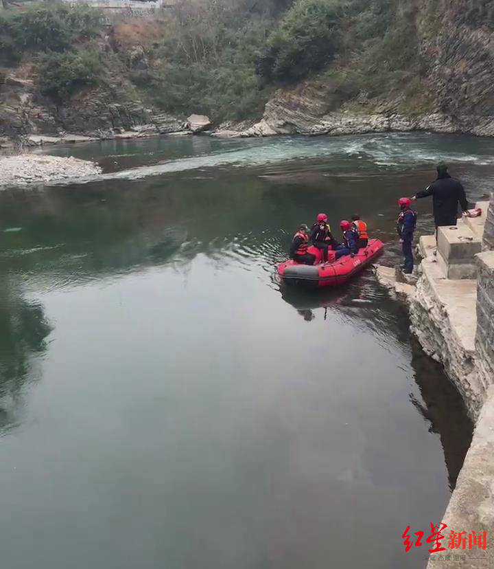 皇冠app
_26岁男子跳桥身亡:办婚礼不足一月和女方分手皇冠app
,事发前两天起诉返还彩礼案刚开庭