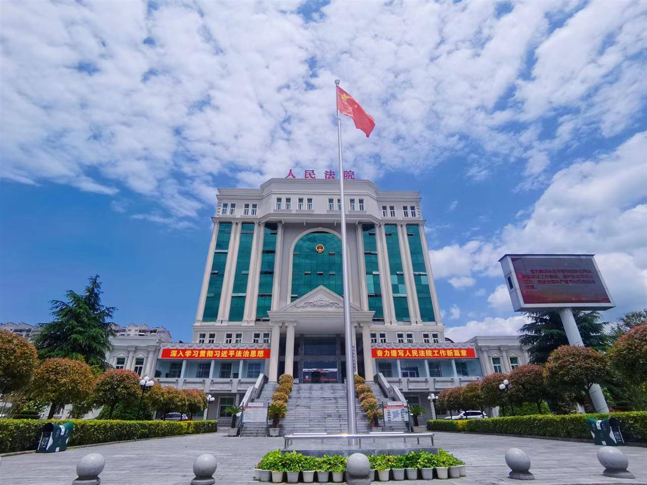 皇冠平台
_男乘客与女司机发生言语冲突皇冠平台
,一巴掌打下去,法院判赔2万元