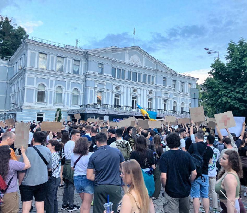 皇冠mos022
_第18次续命皇冠mos022
,乌克兰最高拉达批准,泽连斯基还要接着当总统,战时状态又延长90天