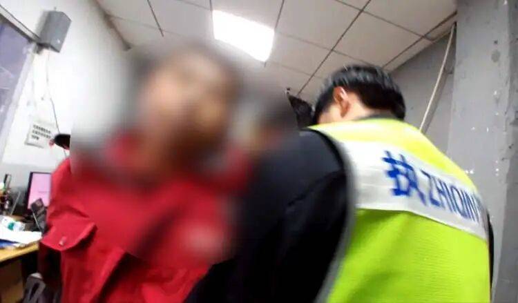 世界杯足球平台代理_快递员将7999元的手机放门口世界杯足球平台代理，买家没收到！20多天后，手机自己“报警”了